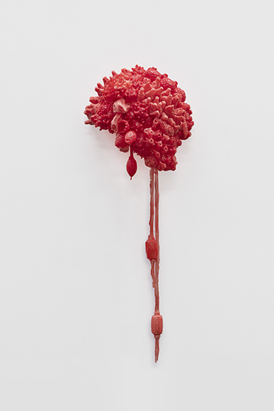 Penelope Davis, Slump, 2019 <br/> Silicone, pigment, wire, nylon thread, 142 x 55 x 30 cm
